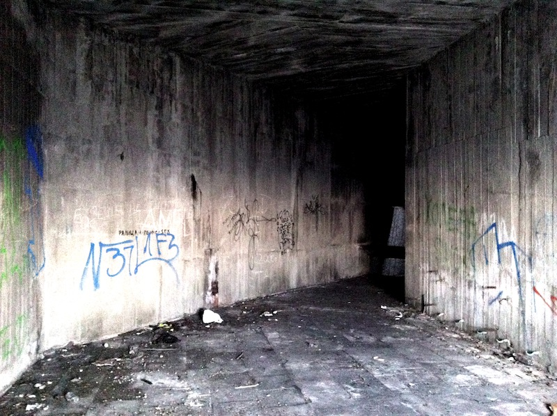 Illustration for article titled An extremely creepy tour of an abandoned Soviet monument in Bulgaria